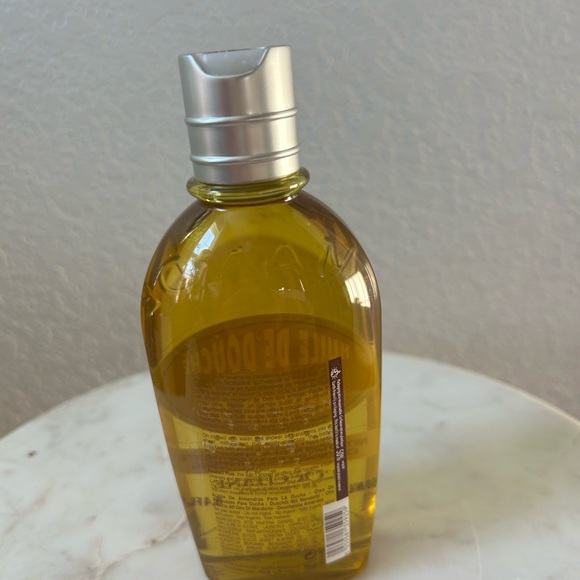 L'OCCITANE Almond Shower Oil - Golden Hue - Picture 2 of 2